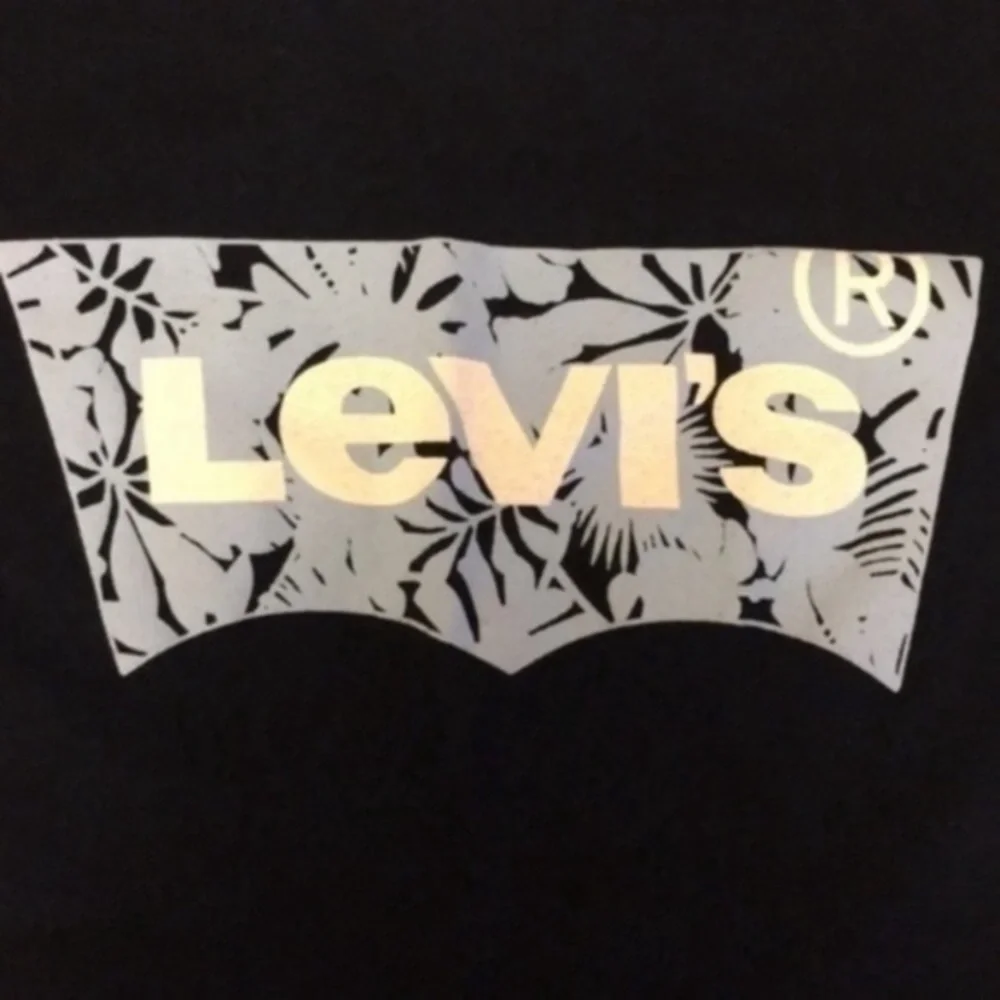 NWT. LEVI’S Boys’ Top